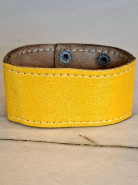 Vintage Y2K Kane M Yellow Leather Cuff Band Bracelet With Snap Closures